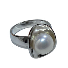 Load image into Gallery viewer, &#39;Adele&#39; Freshwater Pearl Ring
