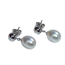 Load image into Gallery viewer, &#39;Azalea&#39; Freshwater Pearl Earrings
