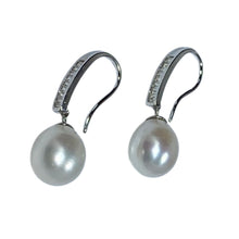 Load image into Gallery viewer, &#39;Tiana&#39; Freshwater Pearl Earrings
