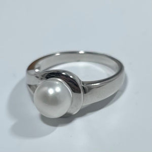 'Barb' Freshwater pearl ring