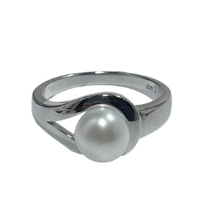 'Barb' Freshwater pearl ring