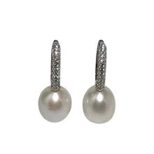 Load image into Gallery viewer, &#39;Willow&#39; Freshwater Pearl Earrings
