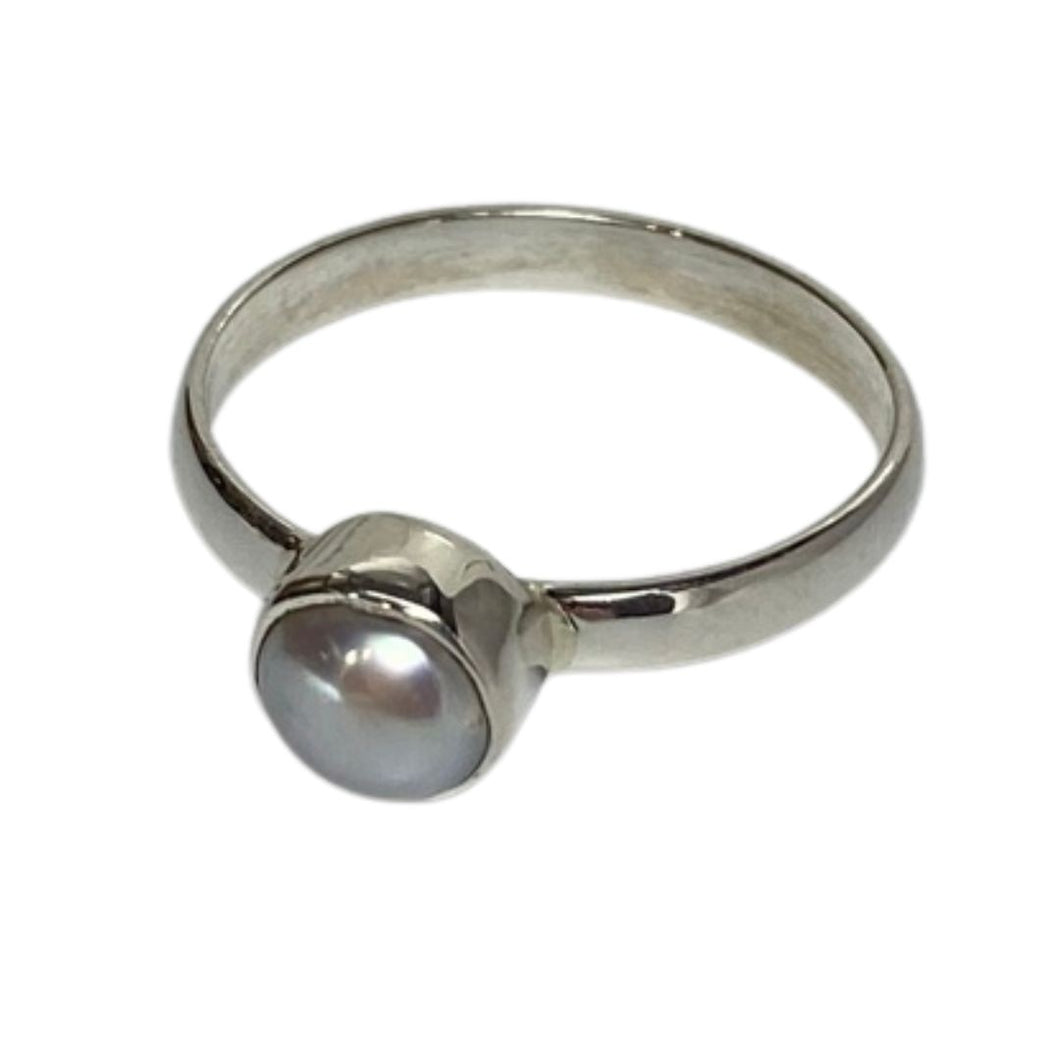 'Clam' Freshwater Pearl Ring