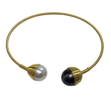 Load image into Gallery viewer, &#39;Cora&#39; Freshwater Pearl Bracelet
