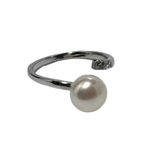Load image into Gallery viewer, &#39;Belle&#39; Freshwater Pearl Ring
