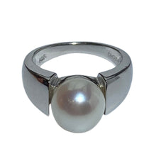 Load image into Gallery viewer, &#39;Joanna&#39; Freshwater Pearl Ring
