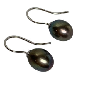 'Anne" Hook Freshwater pearl earrings