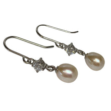 Load image into Gallery viewer, &#39;Chloe&#39; Freshwater Pearl Earrings
