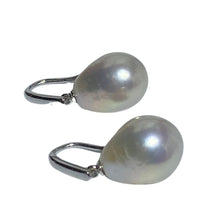 Load image into Gallery viewer, &#39;Jayla White&#39; Freshwater Pearl Earrings
