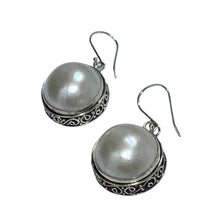 Load image into Gallery viewer, &#39;Eloise&#39; Mabe Pearl Earrings
