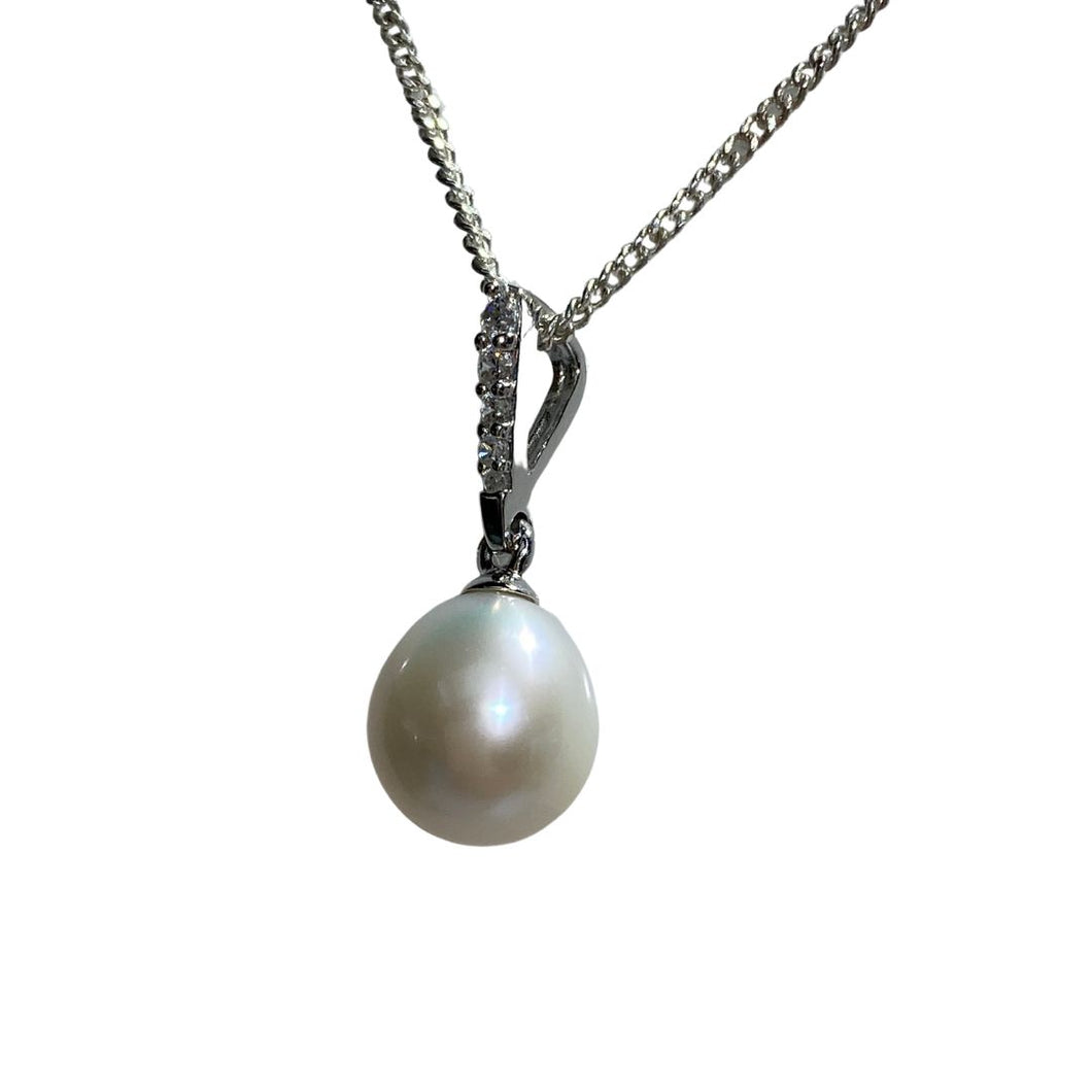 'Lee' Freshwater pearl pendant