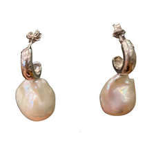 Load image into Gallery viewer, &#39;Darcy&#39; Freshwater Pearl Earrings
