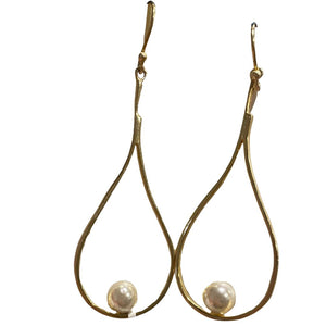 'Harlow' Freshwater Pearl Earrings