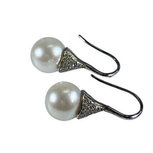Load image into Gallery viewer, &#39;Lilia&#39; Freshwater Pearl Earrings
