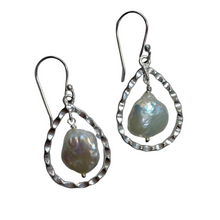 Load image into Gallery viewer, &quot;Fleur&quot; Freshwater Pearl Earrings
