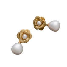 Load image into Gallery viewer, &#39;Flower&#39; Freshwater Pearl Earrings
