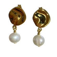 Load image into Gallery viewer, &quot;Frances&quot; Freshwater Pearl Earrings
