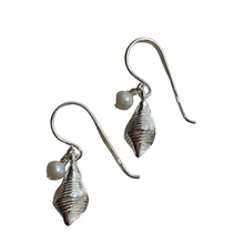 Load image into Gallery viewer, &quot;Immy&quot; Freshwater Pearl Earrings
