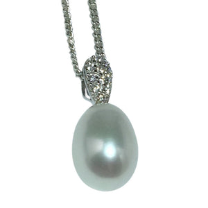 'Nicki' Freshwater pearl pendant