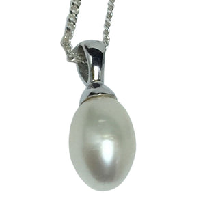 'Penny' Freshwater pearl pendant