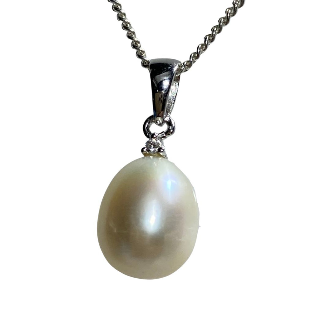 'Rani' Freshwater pearl pendant