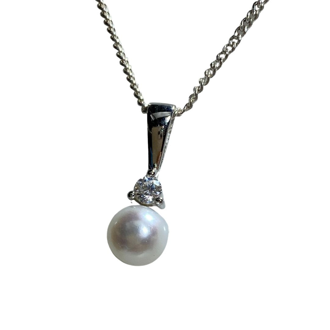 'Shila' Freshwater pearl pendant