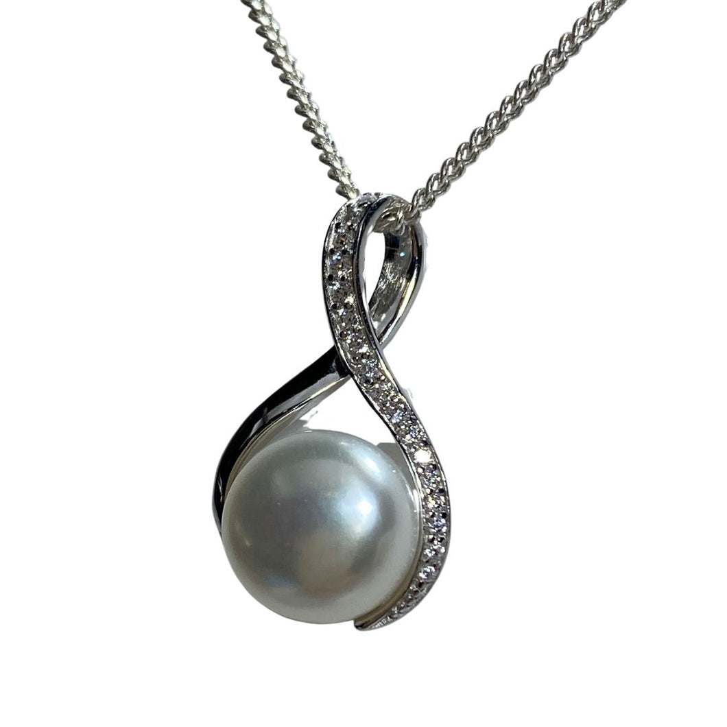 'Shona' Freshwater pearl pendant